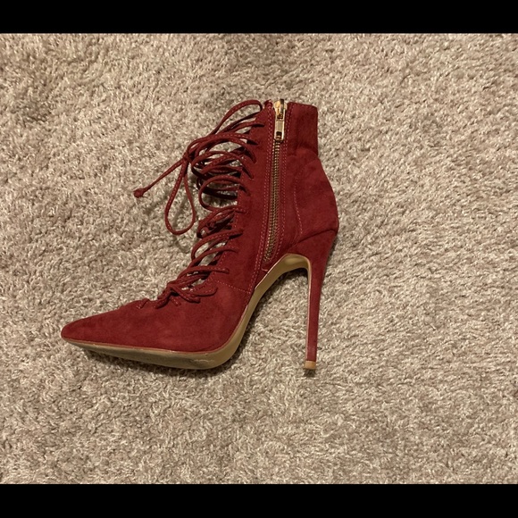 Strappy maroon high heels - Picture 2 of 3